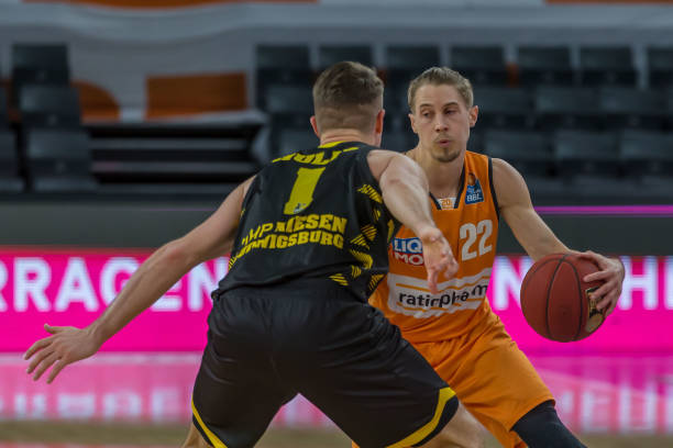 的表现则是 的表现则是